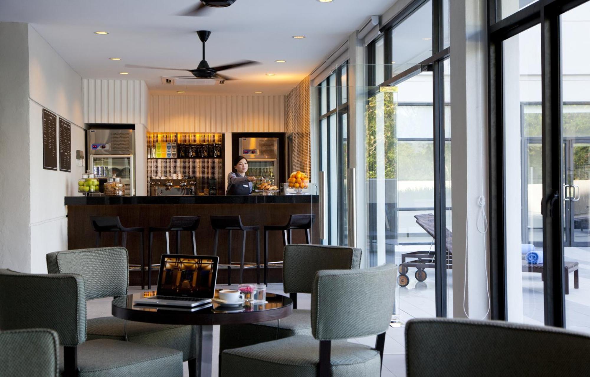 AC Hotel by Marriott Kuantan Exteriör bild