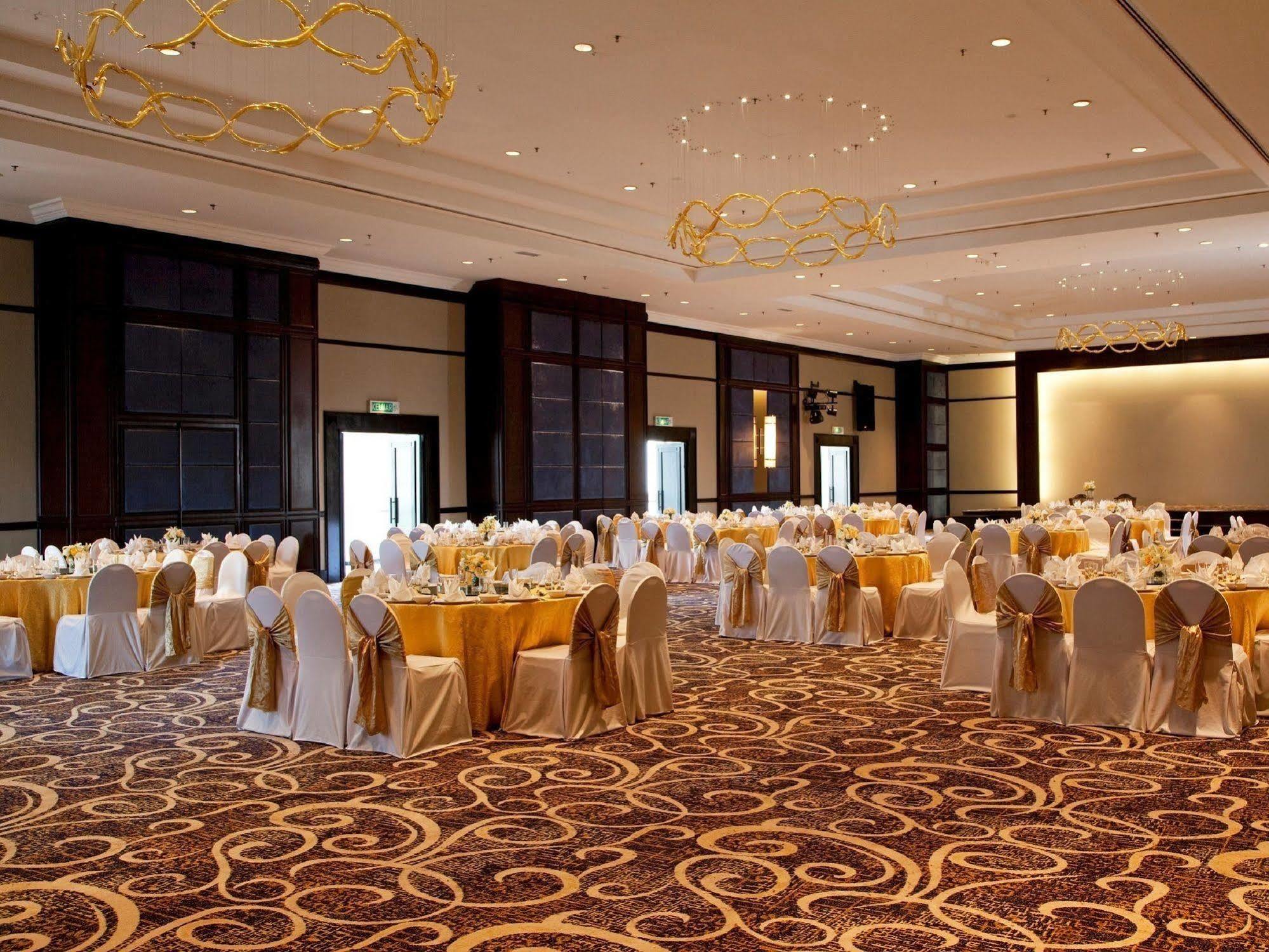 AC Hotel by Marriott Kuantan Exteriör bild