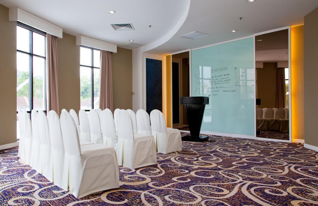 AC Hotel by Marriott Kuantan Exteriör bild